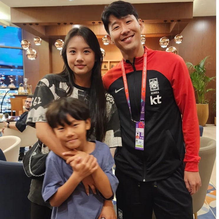 이동국 자녀 재시와 시안 카타르서 대표팀 만나, 축구 가족이면서 시합 중에 "경솔하다"는 말 나오는 사진 이동국 자녀 재시와 시안 카타르서 대표팀 만나, 축구 가족이면서 시합 중에 "경솔하다"는 말 나오는 사진