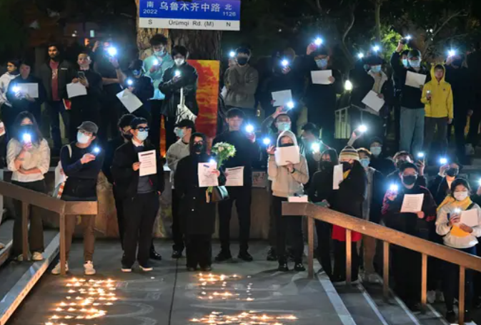 중국의 시위 이후 광저우와 충칭에서 코로나 규제가 풀렸습니다. 중국의 시위 이후 광저우와 충칭에서 코로나 규제가 풀렸습니다.