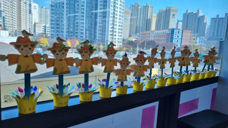  달서구 주간보호센터 삼성튼튼에서 허수아비를 만들어요