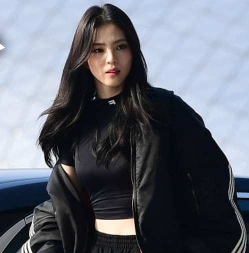 한소희 공항패션 발렌시아가 아디다스 콜라보