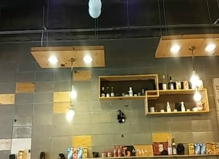  저녁엔 초밥집에서 돈까스 먹었어요.