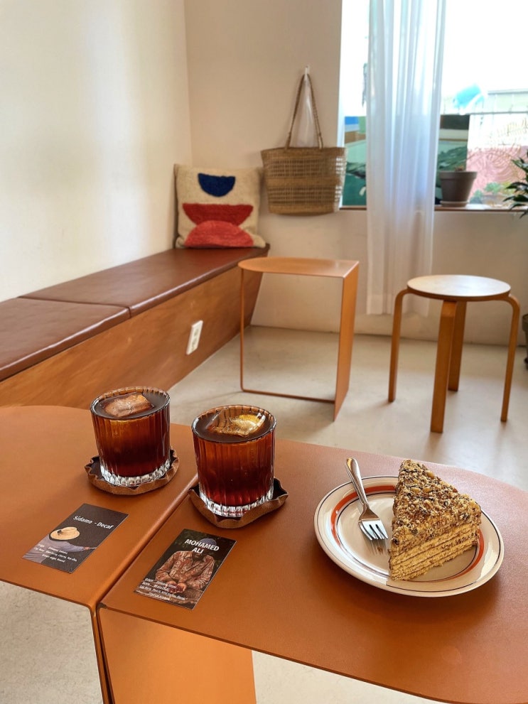  부산 수영 광안동 오우커 커피바 카페 - 모던 감성 애견동반 가능