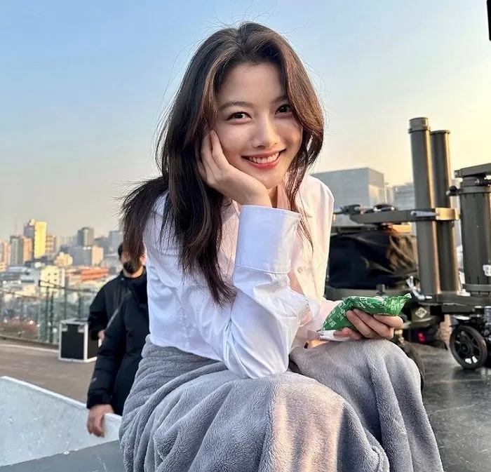 '만찢녀 비주얼' 김유정, 디즈니 동화 속 공주인가요? 청순한 얼굴에 성숙해진 첫사랑 반전 몸매 '만찢녀 비주얼' 김유정, 디즈니 동화 속 공주인가요? 청순한 얼굴에 성숙해진 첫사랑 반전 몸매