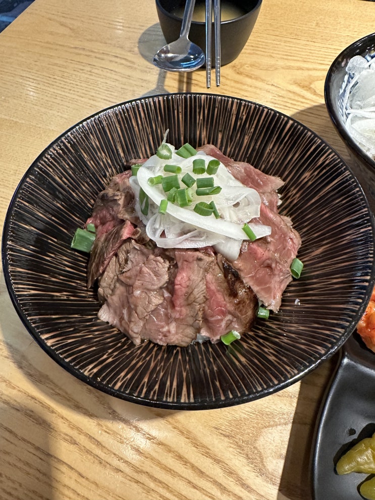  스테이크를 색다르게 즐길 수 있는 밥집? 동성로 덮밥 맛집 홍대개미