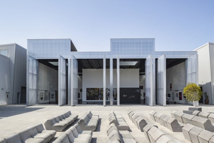 두바이 알세르칼 거리에 새롭게 들어선 복합문화센터 ‘콘크리트’