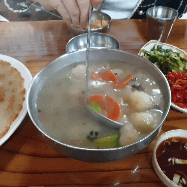  [남춘천역 맛집] 뜨끈한 국물과 쫀득한 수제 옹심이가 가득한 효자동 '풍물옹심이칼국수'