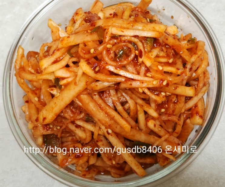 무생채 만드는법 새콤달콤한 무생채레시피 밑반찬으로 굿 ! 무생채 만드는법 새콤달콤한 무생채레시피 밑반찬으로 굿 !