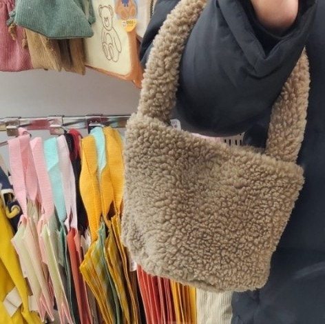 짱귀여운 다이소 신상 뽀글이 가방 리뷰 짱귀여운 다이소 신상 뽀글이 가방 리뷰