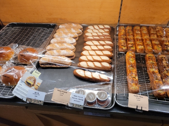  도산공원 카페아우어 빵카페 본점