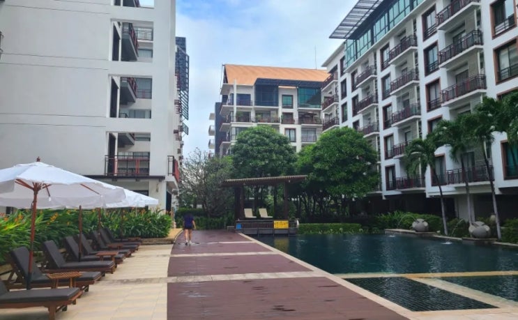 [해외여행: 방콕 1일차] 야시장 가기 전, 호텔 수영장과 타이마사지로 휴식