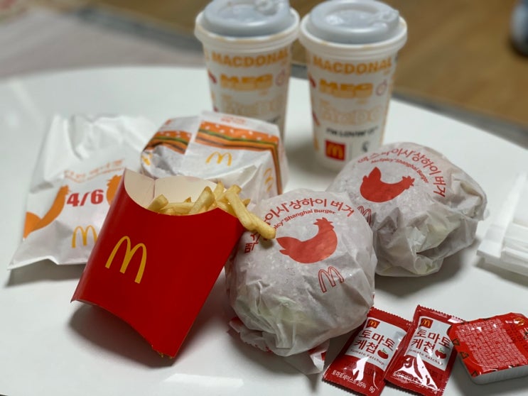 토요일 점심은 맥도날드지이!! 맥크리스피상하이버거, 빅맥, 맥너겟,후렌치프라이 (+ 모두가해피한 스낵할인 정보 및 미트칠리버거세트 이벤트 정보) 토요일 점심은 맥도날드지이!! 맥크리스피상하이버거, 빅맥, 맥너겟,후렌치프라이 (+ 모두가해피한 스낵할인 정보 및 미트칠리버거세트 이벤트 정보)