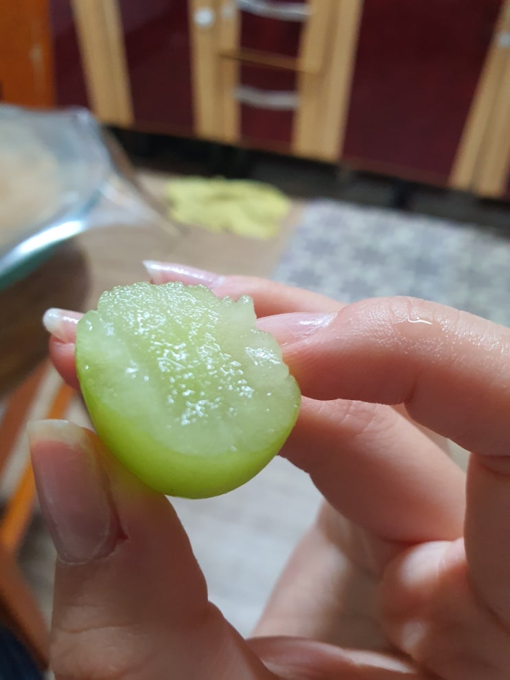  마카롱 70개 컵누들 로제맛 사재기에 이어··· 얼린 샤인머스캣에 미친 여성