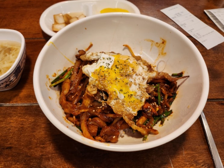  중화비빔밥 드셔보셨나요 신기한 맛이네요.