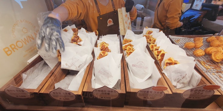 [하남 스타필드] 새로 오픈한 디저트 가게 브라운넛: 리얼 알밤빵+크로플 맛있어요!