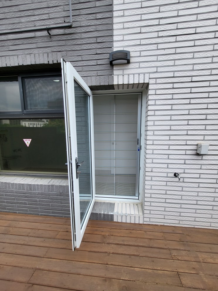  방충망 설치하고 벌레도 차단 해야죠! 미세먼지도 차단 해야죠! 여기 !