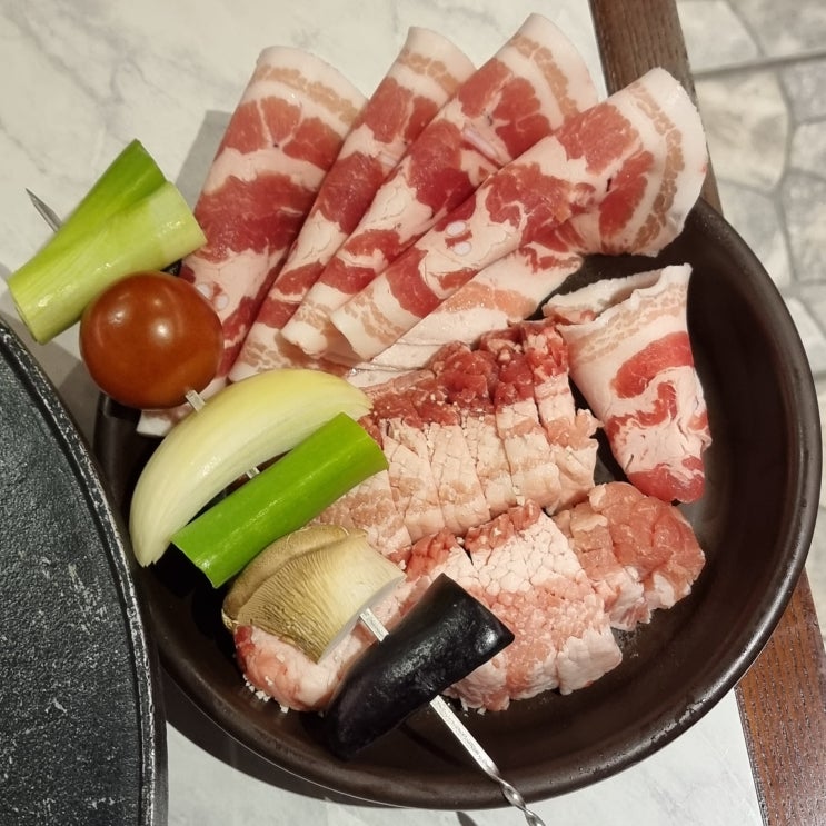 [연희동 리정원] 외식하기 좋은 연희동 삼겹살 맛집 - 고기집/리숙성 꽃삼겹살/화심리순두부