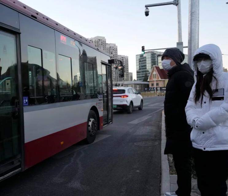 베이징과 중국의 다른 도시들은 대중교통에 필요한 코로나19 검사를 종료합니다. 베이징과 중국의 다른 도시들은 대중교통에 필요한 코로나19 검사를 종료합니다.