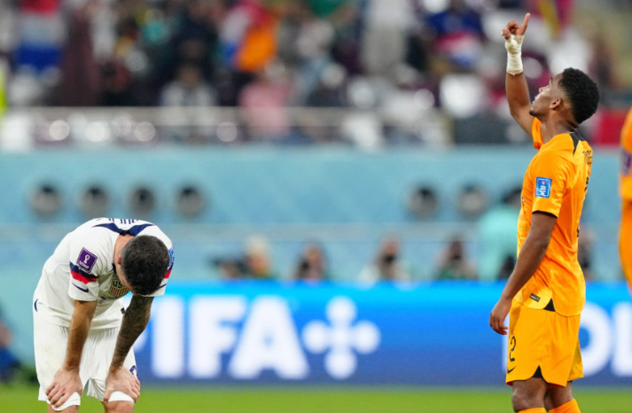 미국은 네덜란드에 3-1로 패하며 월드컵에서 탈락했습니다. 미국은 네덜란드에 3-1로 패하며 월드컵에서 탈락했습니다.