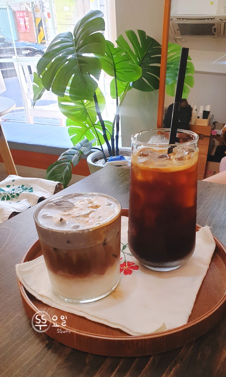  [약수역 카페] 나만의 아지트 같은 예쁜 스콘, 라떼 맛집-신당동 '리프커피' (Leaf Coffee)