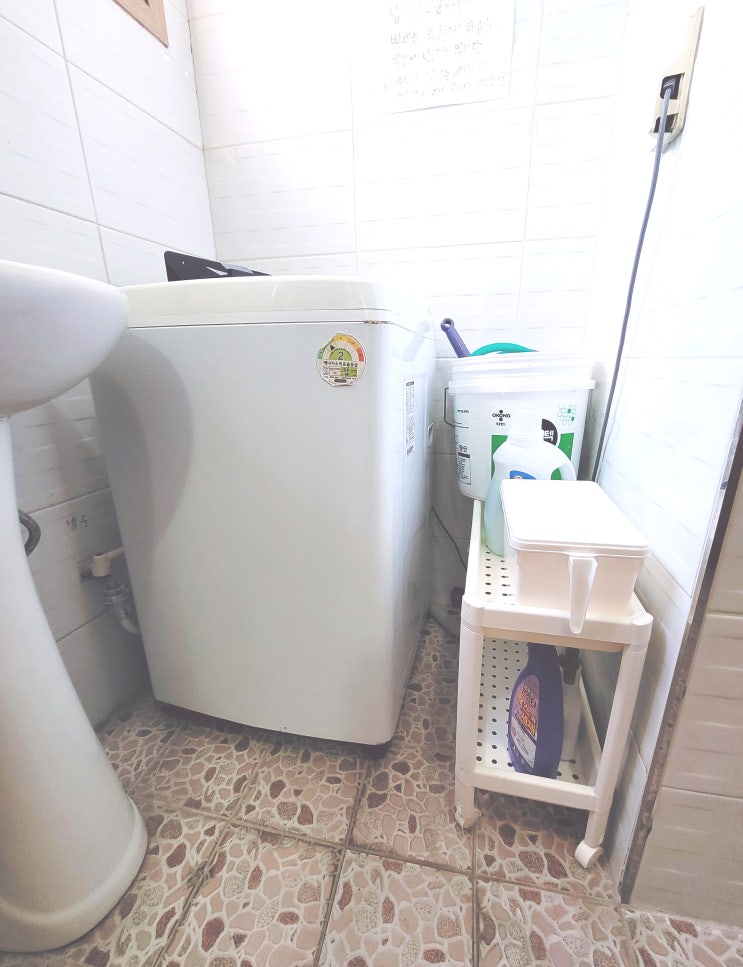  오늘은 서면역  KT&G 상상마당 맞은편에 위치한 고시텔일 E-레지던스 고시텔 3층 화장실에 이동형 2단선반과 4층에 벽선반을 설치해 보았습니다.