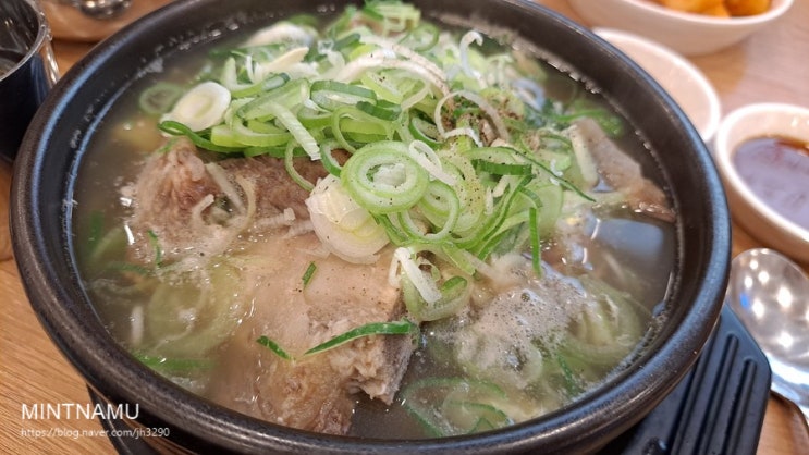 다왕 갈비탕 경주점 야들야들한 고기와 담백한 국물이 모두 듬뿍