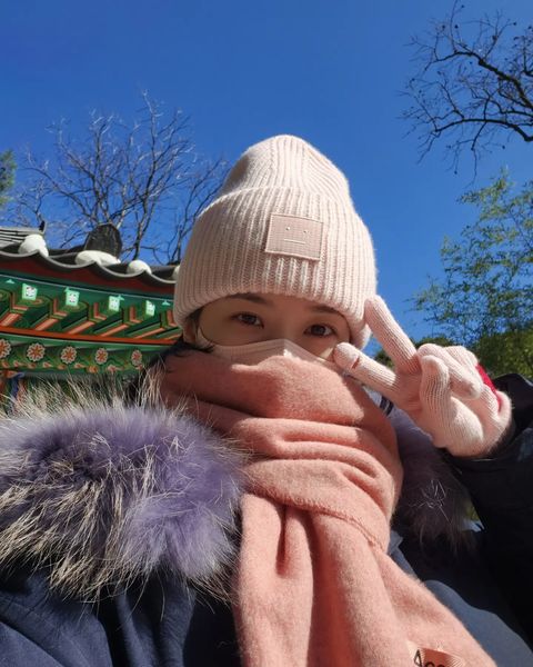  박은빈이 착용한 핑크색 비니와 목도리는?