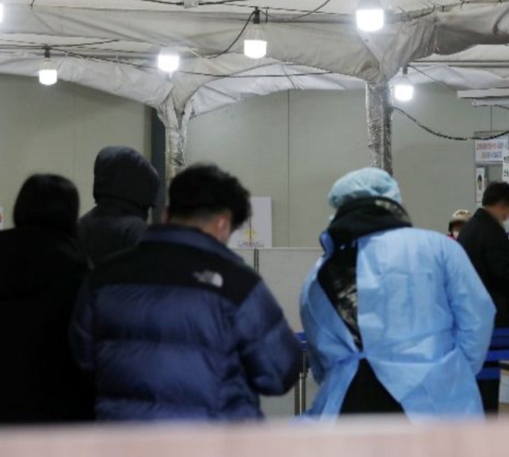  실내마스크 벗나... 대전시 "1월 시행" vs 정부 "15일 논의"