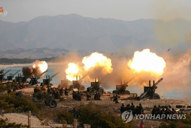 북한군 "대응경고성 130여발 포사격"…한미 사격훈련 트집 북한군 "대응경고성 130여발 포사격"…한미 사격훈련 트집