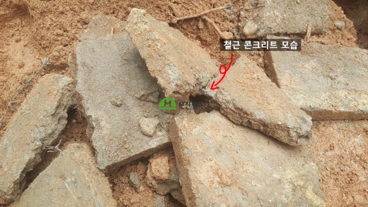  무주 묘지개장 철근콘크리트로 모셔진 고인