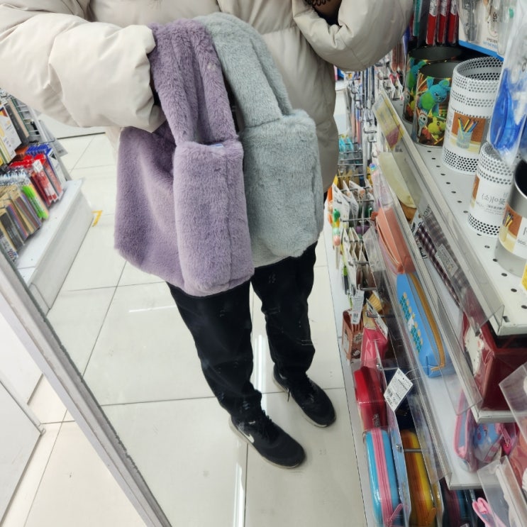 다이소 신상 부들부들 퍼 토트백 리뷰 다이소 신상 부들부들 퍼 토트백 리뷰