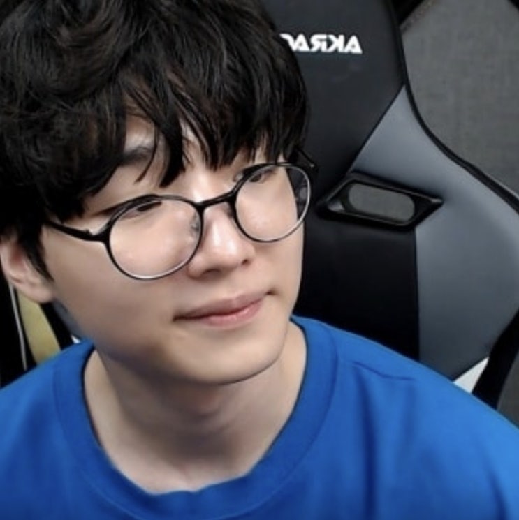BJ 오뀨기룡이, 슬리퍼 증거 공개되자 교제 사실 시인...과거 '뒷결' 인정해 이목 BJ 오뀨기룡이, 슬리퍼 증거 공개되자 교제 사실 시인...과거 '뒷결' 인정해 이목
