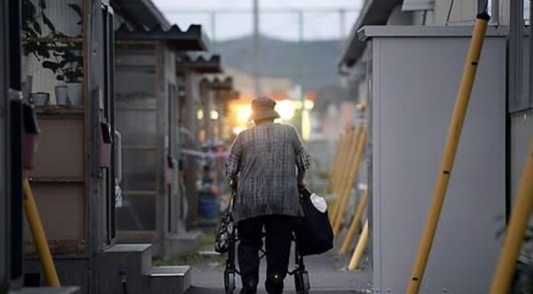 내년 요양시설 예산 대폭 '삭감'··· 민간 책임 늘고 정부는 '뒷전' 내년 요양시설 예산 대폭 '삭감'··· 민간 책임 늘고 정부는 '뒷전'
