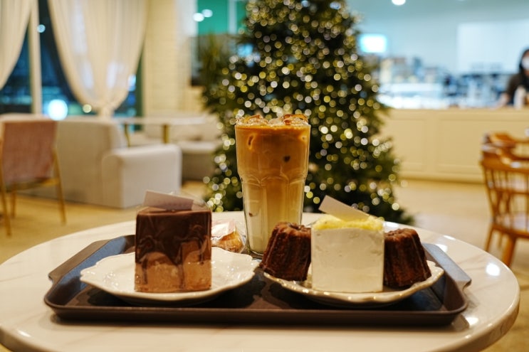  분위기 깔끔했던 평내동 카페 슈아당. 레몬마들렌 맛나요.