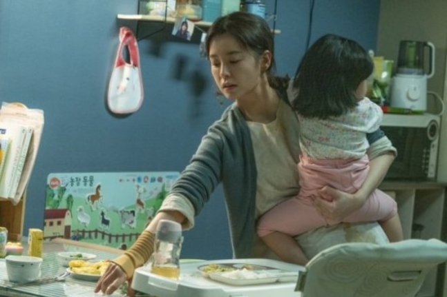 "미혼모 왜 문제죠?""예산 다 어디로?"…출산율 꼴찌 韓에 물었다 "미혼모 왜 문제죠?""예산 다 어디로?"…출산율 꼴찌 韓에 물었다