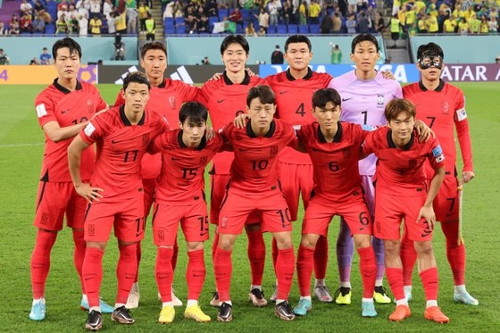 대한민국 <b>축구대표팀</b> 선수들의 투혼에 고맙습니다. '벤투'감독... 