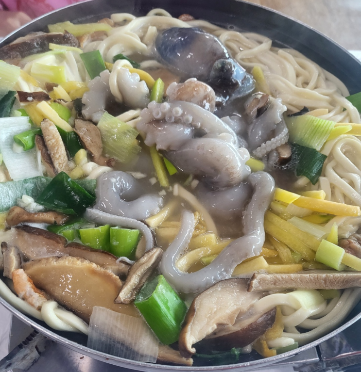  추운 겨울에 먹기 딱 좋은 당진 칼국수