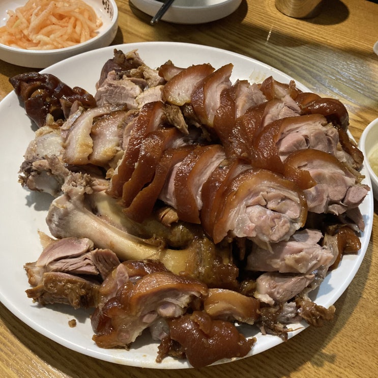  양재역 영동족발 본점 - 서울 3대 족발 맛집.