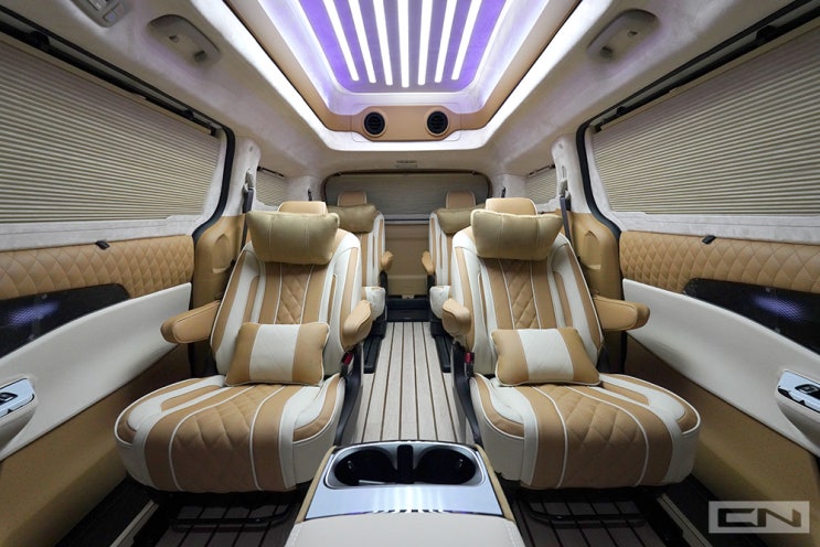  카니발 하이리무진 6인승ㅣ패키지 2번 새들 브라운 & 바닐라 색상 순정 옵션 살쳐보기