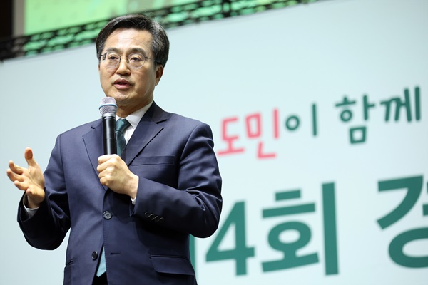 '축제'에 날아든 제안 "바퀴벌레와 지내는 한부모 가정 구해주세요" '축제'에 날아든 제안 "바퀴벌레와 지내는 한부모 가정 구해주세요"