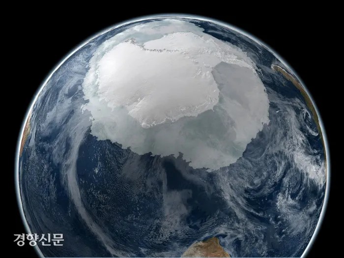  꽁꽁 언 남극 해빙 밑에 '녹색 미생물 숲' 있다고?