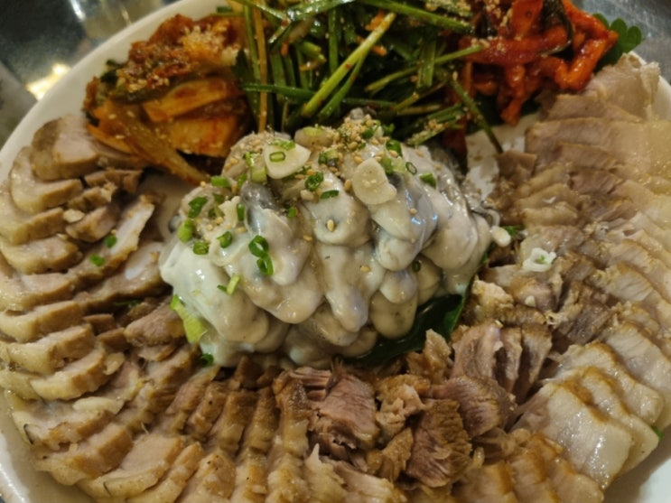  부산 전포핫플 굴보쌈이 맛있는 '라라포차'
