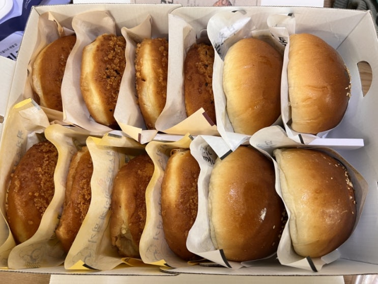 대전역 성심당 왜 유명한지 알겠네! 튀김소보로 너무 맛있다~ 대전역 성심당 왜 유명한지 알겠네! 튀김소보로 너무 맛있다~
