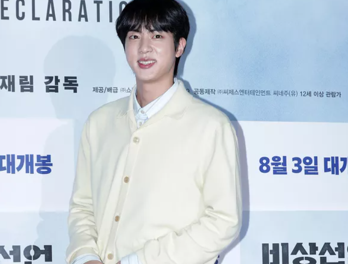 방탄소년단 매니지먼트 팀, 팬들에게 진의 군입대식에 가는 것을 '제발 자제해주세요'라고 요청합니다. 방탄소년단 매니지먼트 팀, 팬들에게 진의 군입대식에 가는 것을 '제발 자제해주세요'라고 요청합니다.