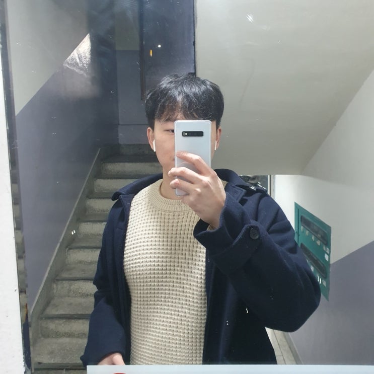 컨버스 흑청 와이드 청바지 베이지 와플티 남색 코트 코디 컨버스 흑청 와이드 청바지 베이지 와플티 남색 코트 코디
