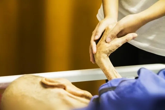 돌봄종사자 위한 ‘코호트 격리 수당’ 꿀꺽한 요양시설들···인천에서만 5억원 미지급 돌봄종사자 위한 ‘코호트 격리 수당’ 꿀꺽한 요양시설들···인천에서만 5억원 미지급