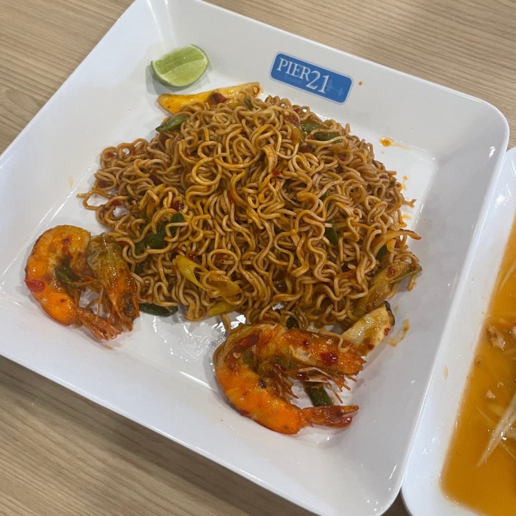  방콕 아속역 맛집 피어21
