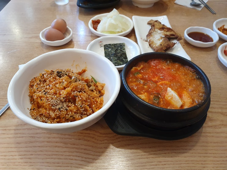  논현역 밥집 북촌순두부 얼큰한 순두부찌개가 일품!