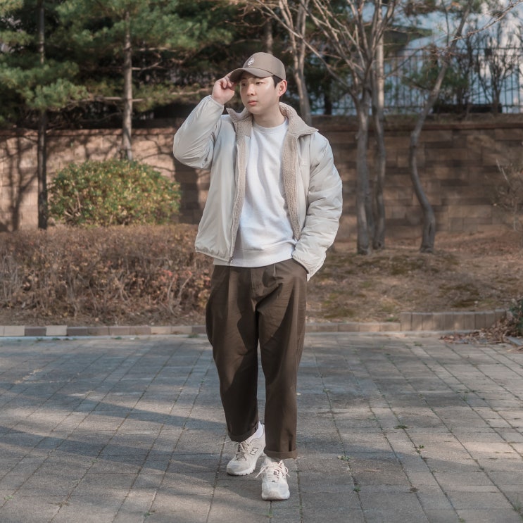  수선 없이 입기 좋은 토피 핀턱 와이드 팬츠, 남자 카키색 면바지 코디