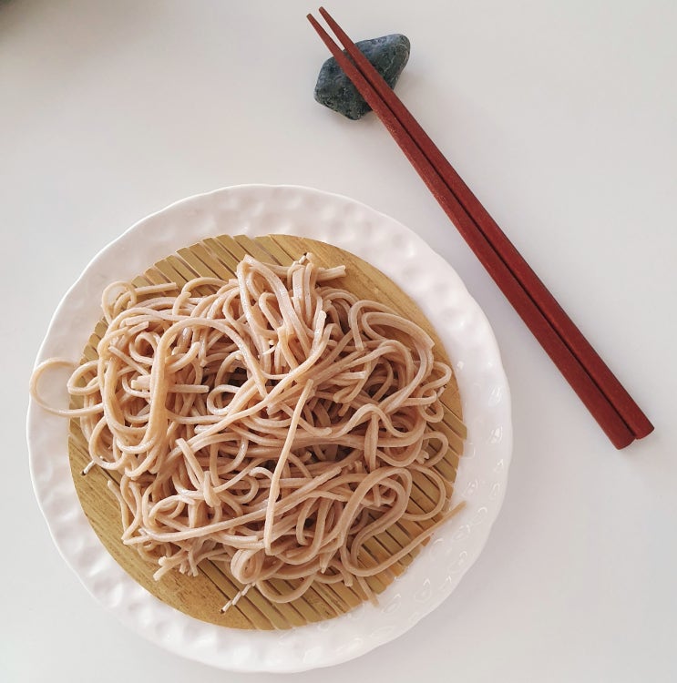  반죽 만들기 + 메밀 손 반죽에는 소금이 들어가지 않습니다!
