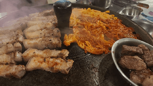  레트로한 솥뚜껑 분위기에 육즙 팡팡 퀄리티 좋은 고기, 야탑역 삼겹살 맛집 목구멍 성남직영점